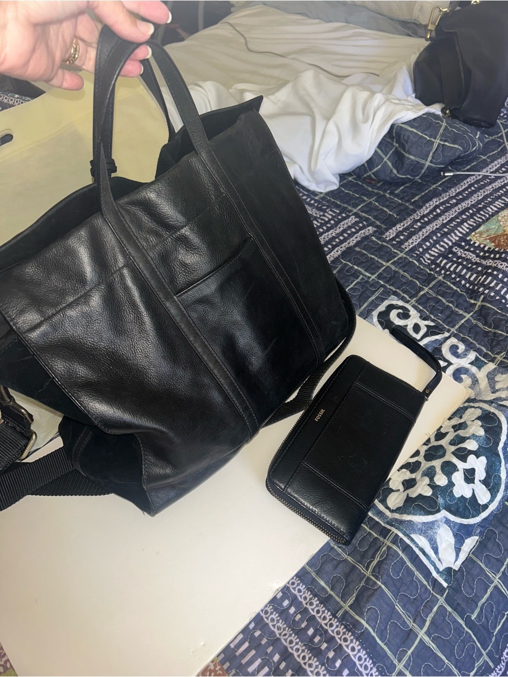Fossil LRG Carmen Black Leather/Suede Tote with Adj Strap & Zip Rnd Wristlet - Picture 2 of 6